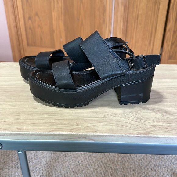 Chunky black platform sandals - Picture 1 of 6